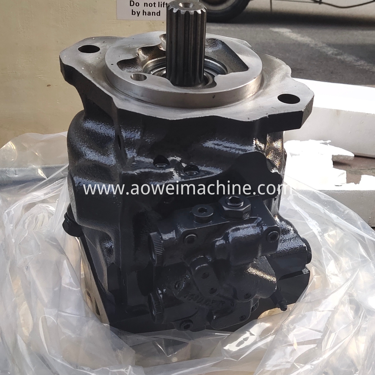 7081U00162 Komatsu WB93R5 hydraulic pump WB97 7081U00163 7081U